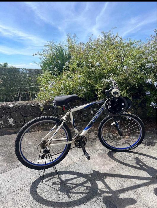 Bicicleta com travão de calço