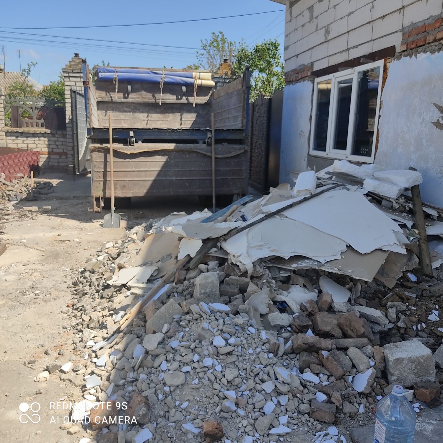 Вывоз любого мусора.доставка песка щебня отсева бута чорнозьома.