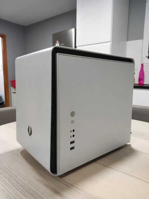 Caixa BitFenix Phenom Micro ATX