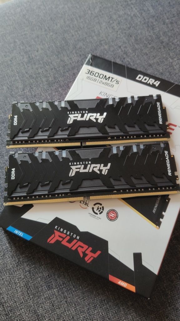 Pamięć RAM Kingston Fury Renegade DDR4 16 GB 3600 MHz LED komplet