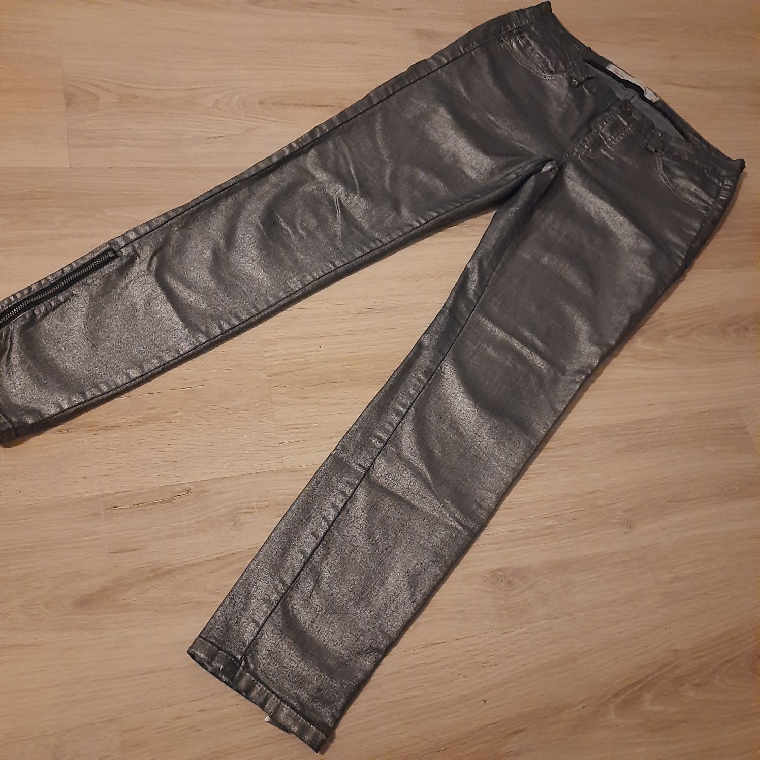 Srebrne spodnie błyszczące rozmiar 42