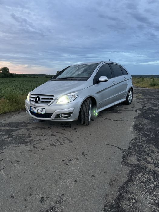 Автомобіль легковий Mercedes B180 коробка автомат