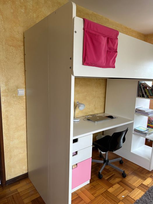 Cama Alta com Secretária Ikea