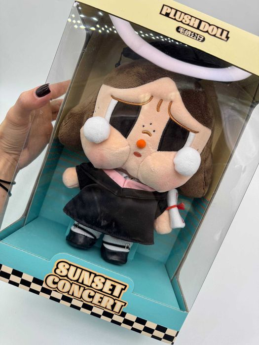 Оригінал Край Бейбі ВИПУСКНИЦЯ Поп Март CRYBABY Sunset Concert, Київ