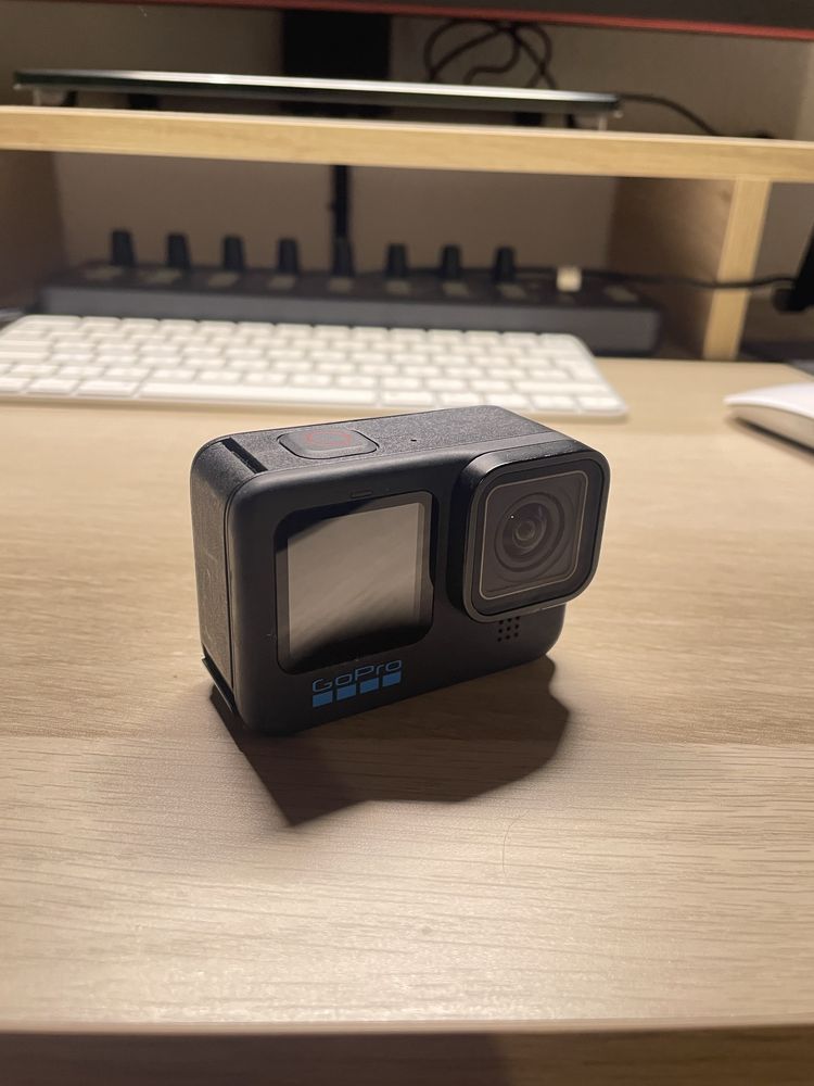 GoPro Hero 10 + 2 Baterias + Caixa de Carregamento
