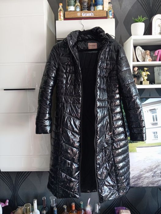 Dlugi płaszcz pikowany lakierowany kurtka lakierowana pikowana Orsay M