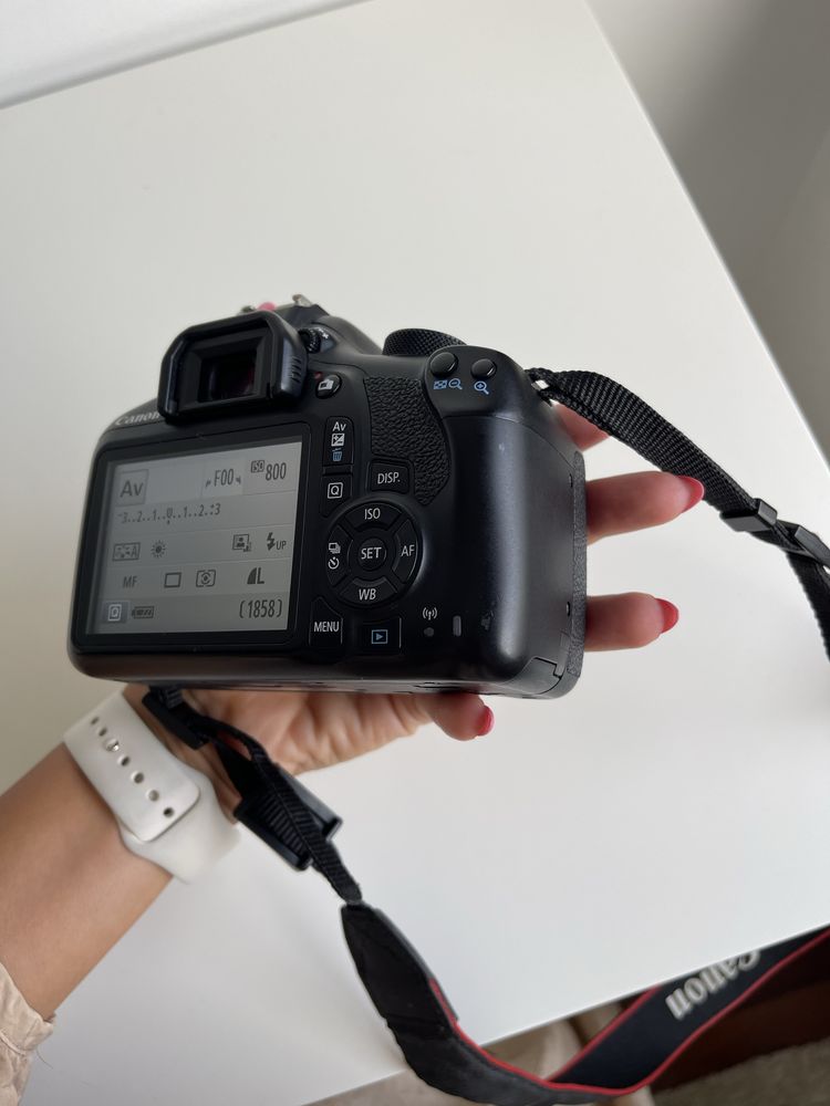 Canon EOS 1300d + lente EF-S 18-55mm f/3.5-5.6 III