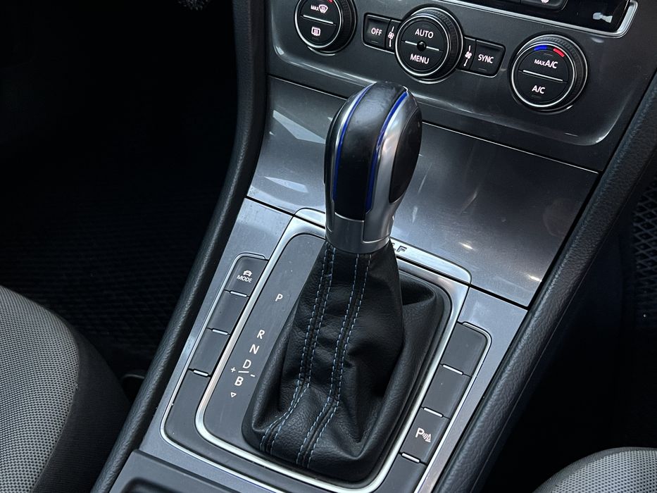 Volkswagen E-Golf 2014 Один владелец