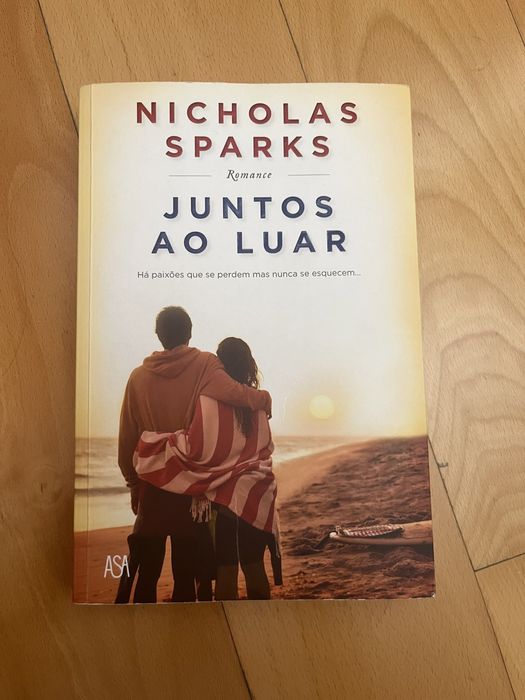 Livro “juntos ao luar” de Nicholas sparks