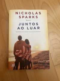 Livro “juntos ao luar” de Nicholas sparks