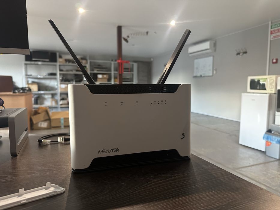 Роутер MikroTik Chateau LTE6 D53G-5HacD2HnD
