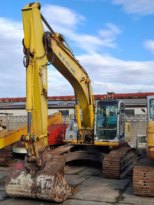 Koparka gąsienicowa New Holland E215B