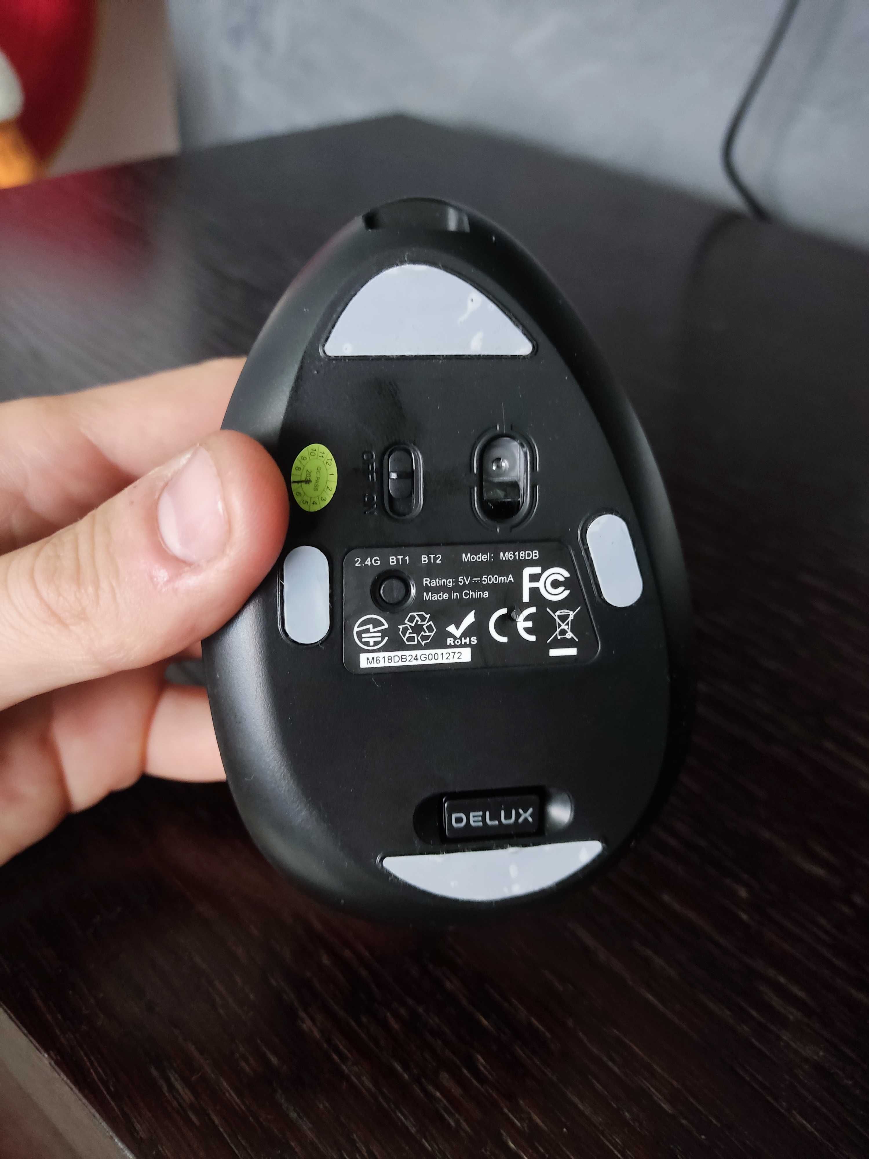 Mysz pionowa ergonomiczna Delux M618DB RGB (bezprzewodowa)