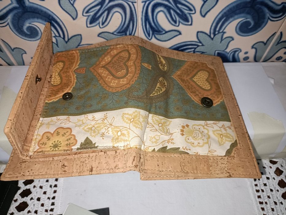 Carteira em cortiça e tecido