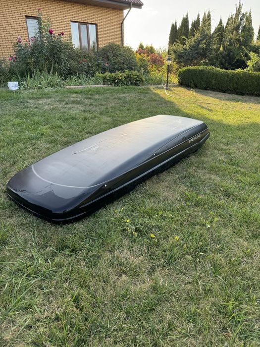 Багажник на автомобіль з рейлінгами в зборі