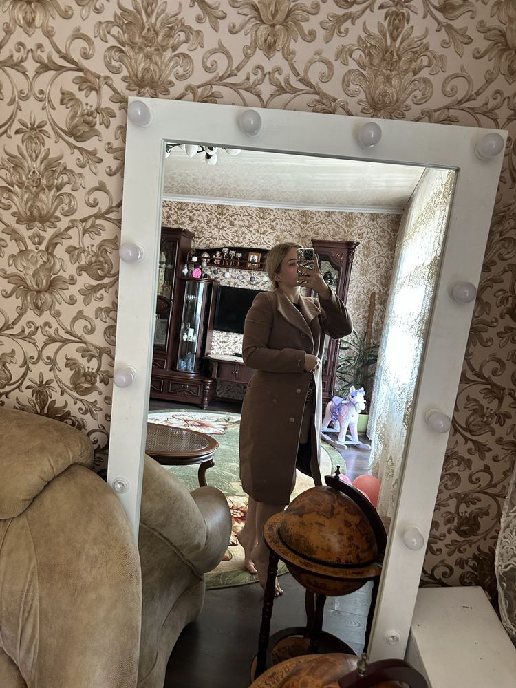 Пальто осіннє.