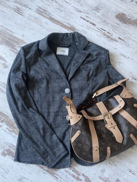 Стильный приталеный пиджак