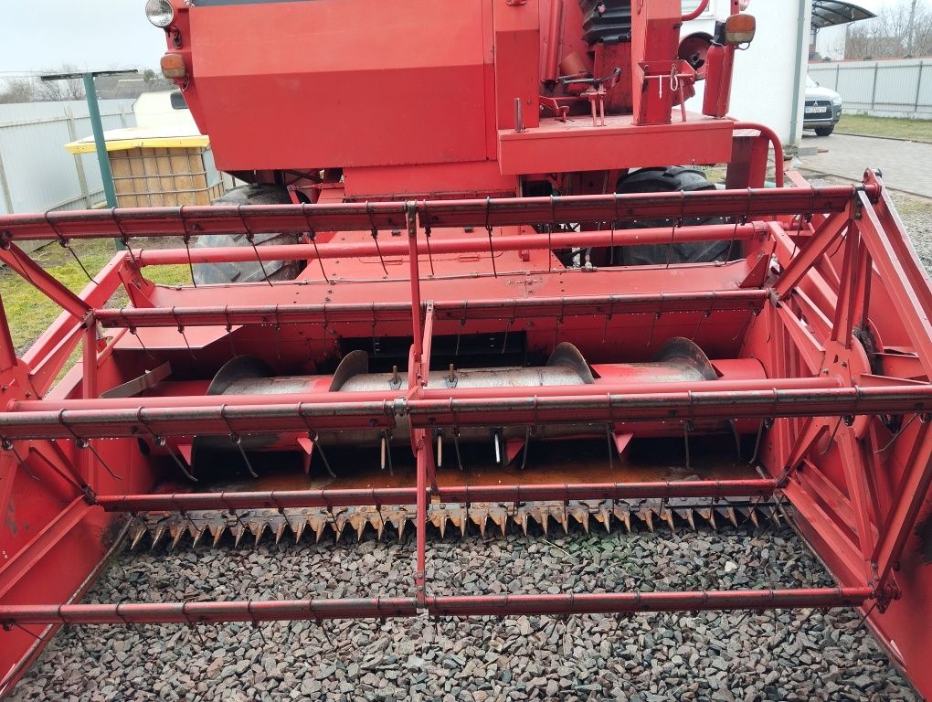 Комбайн Massey Ferguson 307