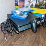 PlayStation 4 1TB (як нова) + джойстик, диски, всі дроти