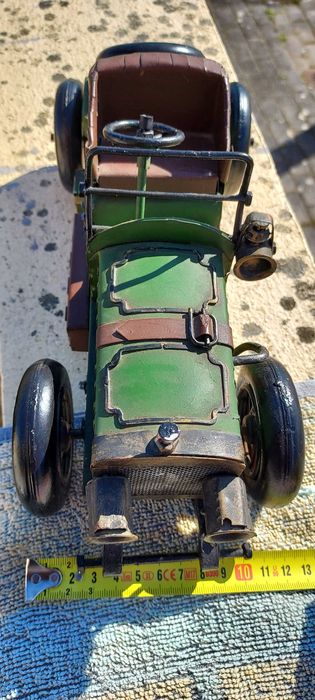 Calhambeque de coleção em metal