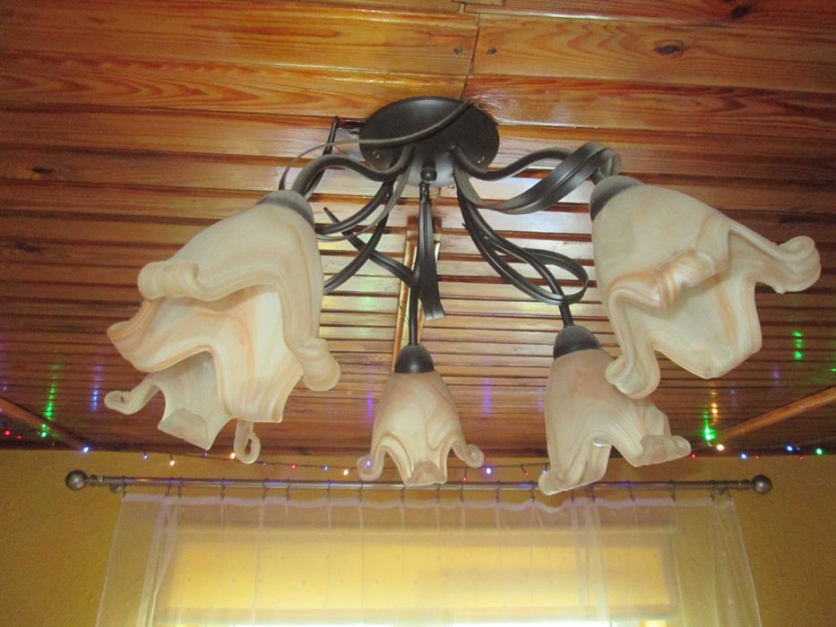 Żyrandol na 5 żarówek  klosz w kształcie kwiata Okazja