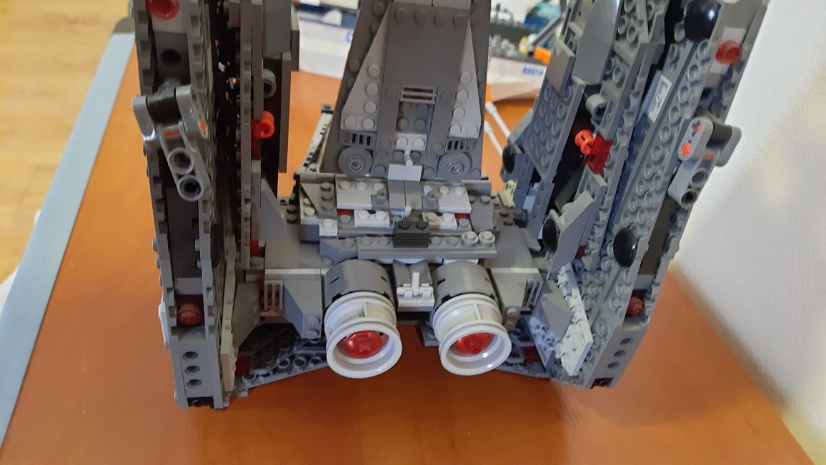Statek Kylo Ren's lego 75104