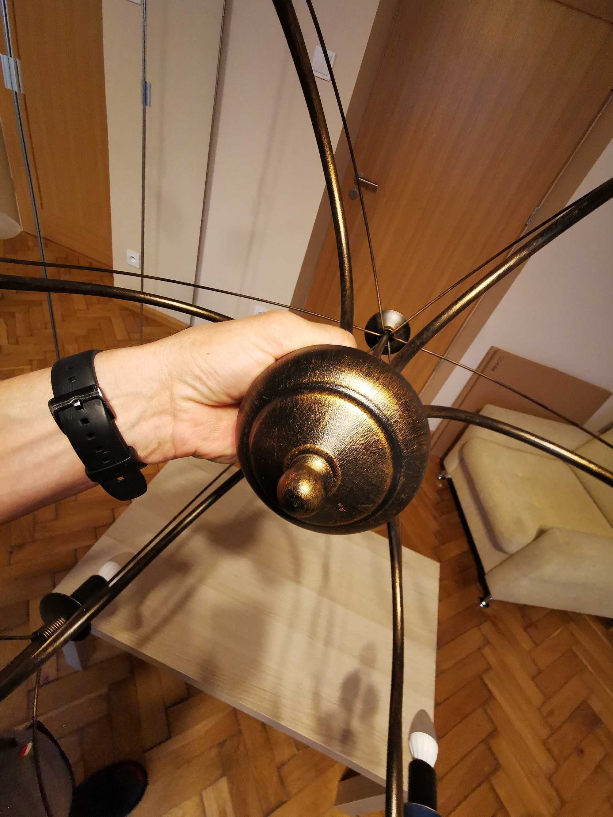 Duża metalowa lampa sufitowa wisząca żyrandol sześcioramienny stalowa