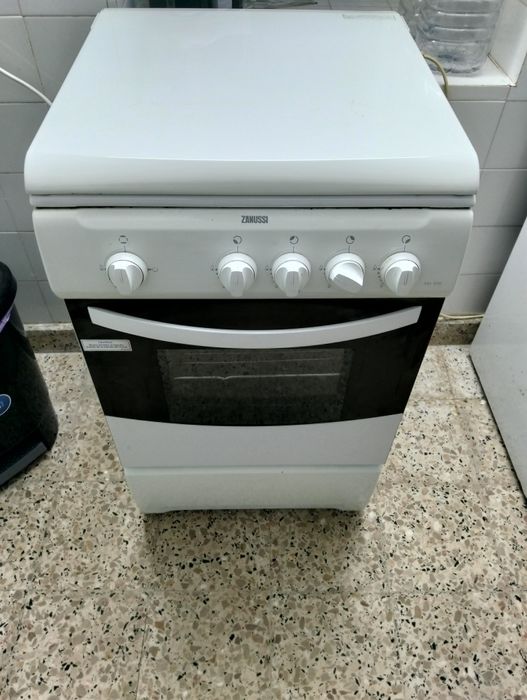 Fogão/forno á gás Zanussi.