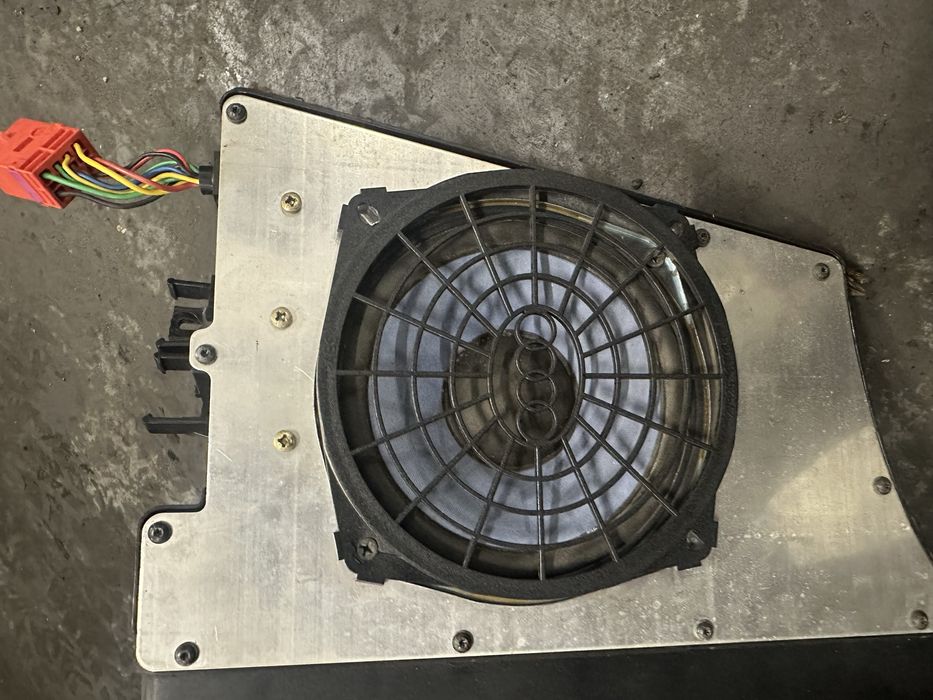 Wzmacniacz plus subwoofer audi a4 b5