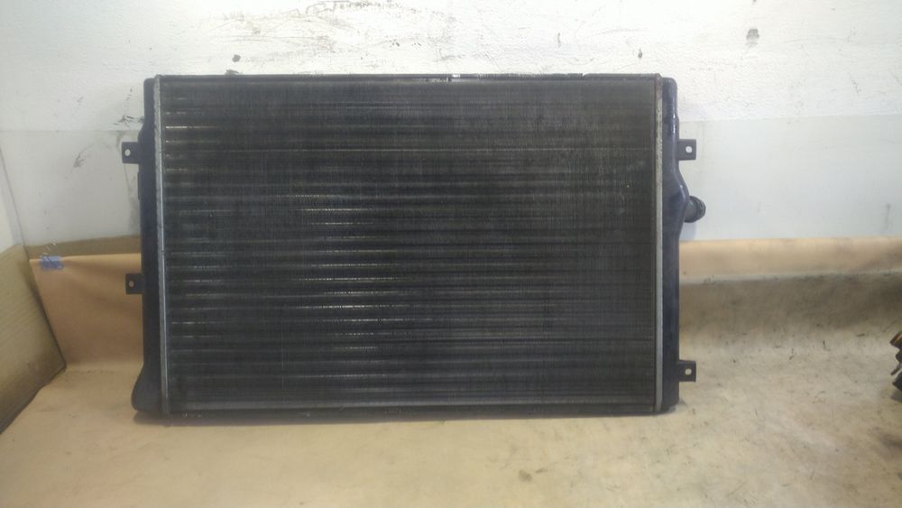 ) Passat B6 Golf V Octavia II chłodnica wody