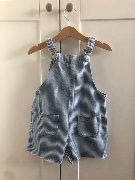 ZARA Krótkie spodenki, szorty ma szelkach Nowe