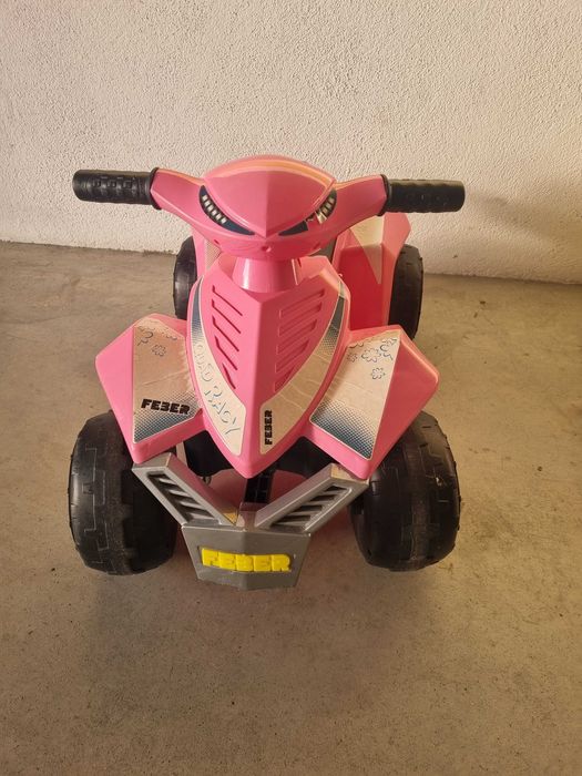 Mota a bateria menina