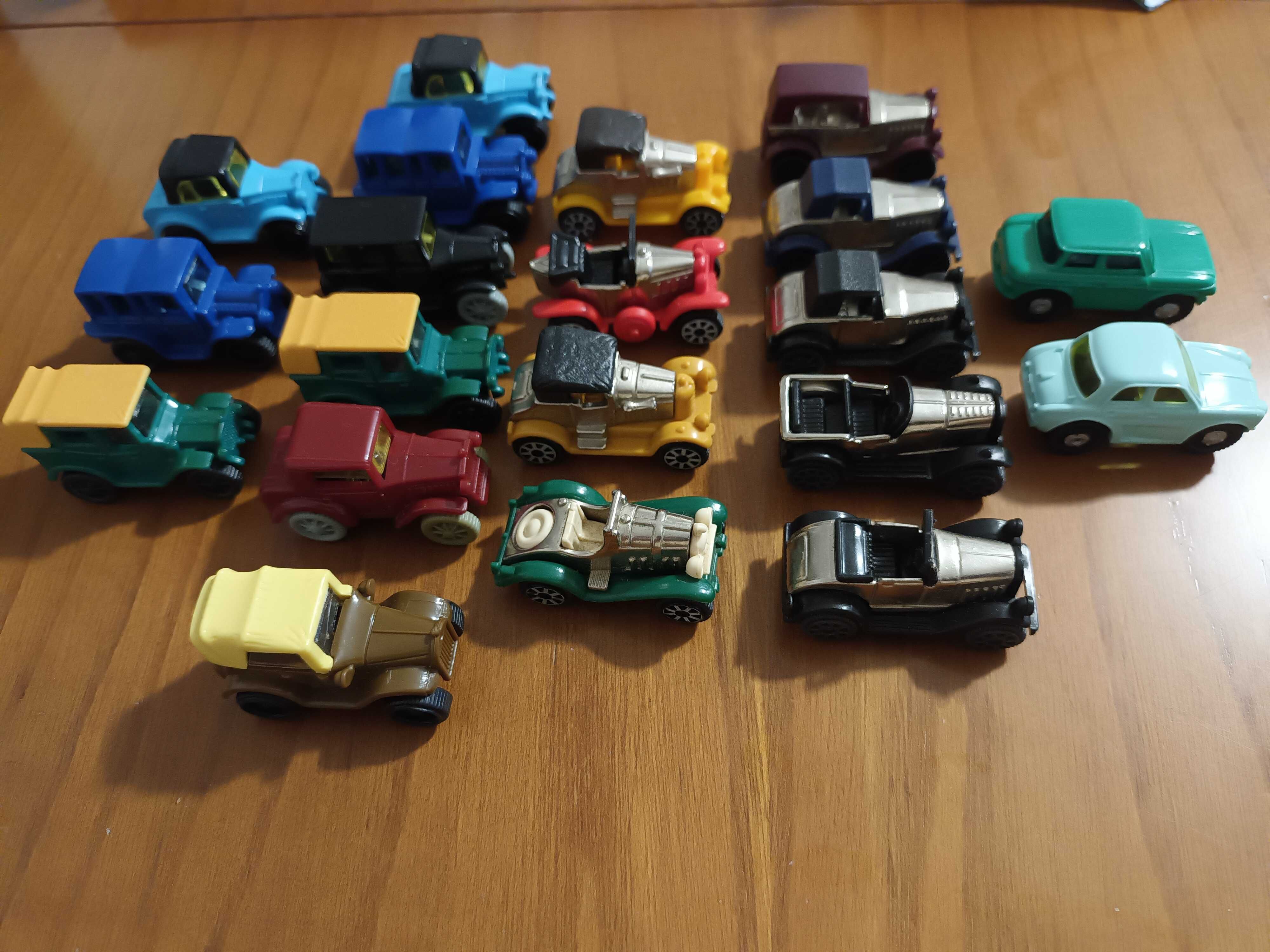 20 carrinhos antigos dos ovos kinder
