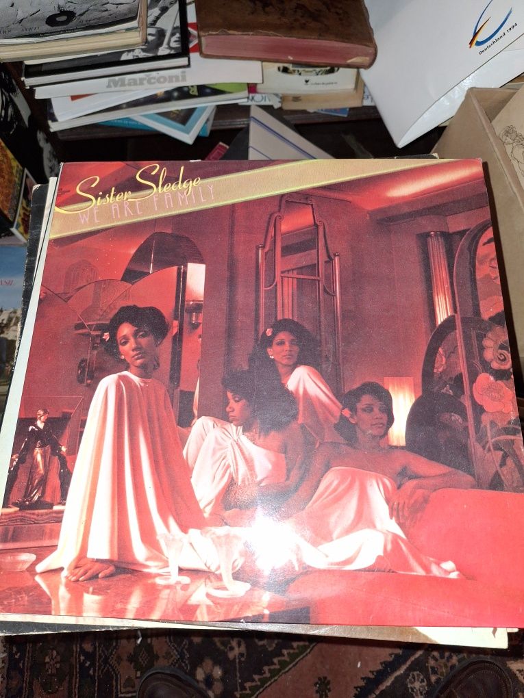 Sister sledge Los Lobos Alarm elton john Jacques Brel lote