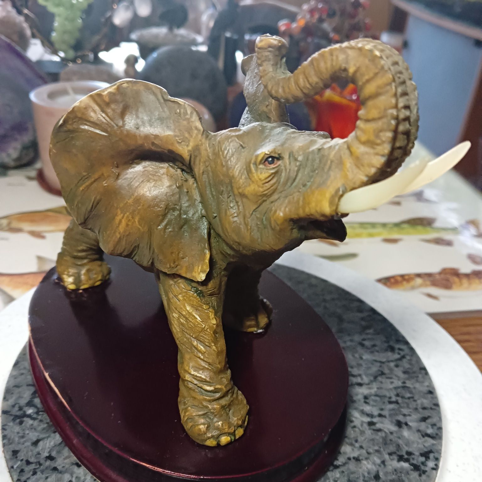 Figurka słonia z alabastru
