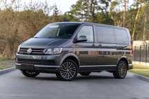 Volkswagen Multivan niski przebieg, zadbany, hak, bagażnik na rowery, relingi dachowe