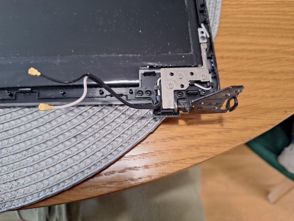 Matryca z ramką i zawiasami Acer Aspire ES1-111