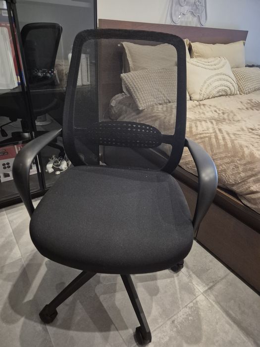 Vendo cadeira de escritório nova