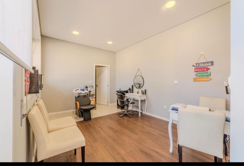 Espaço Comercial Novo (Equipado para Cabeleireiro e Estética)