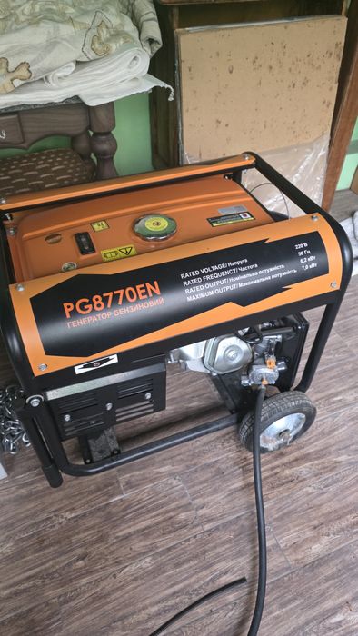 Продам генератор 7 кВт газ/бензин