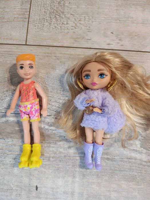 Lalka Barbie minis plus mały chłopiec na rolkach