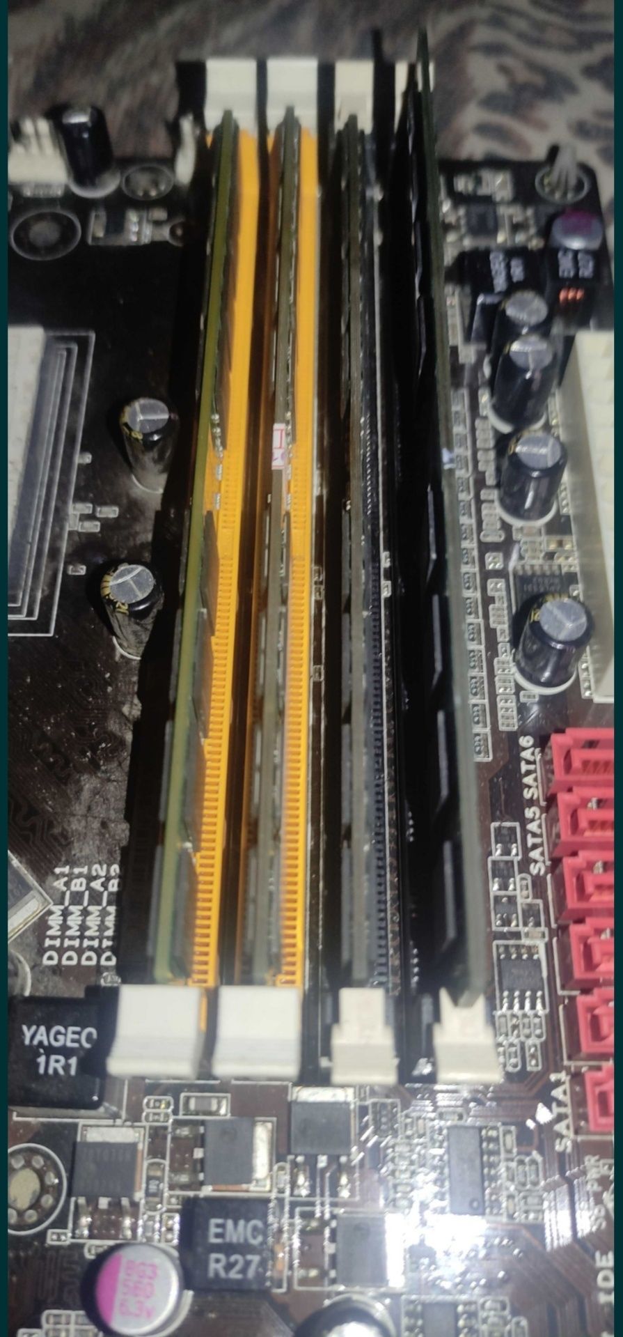 Оперативная память Kingston KVR800D2N6/2G (1 штука)
Kingston DDR2 2GB