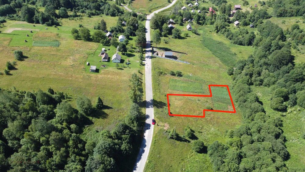 Продається земельна ділянка  0.35 га  в куточку Карпат, в с.Климець