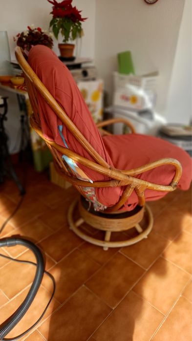 Cadeirão com baloiço e almofadão grande