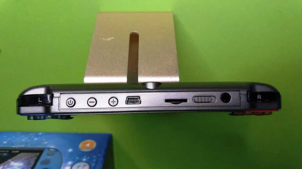 Игровая приставка X7 плюс беспроводная с встроенными играми консоль