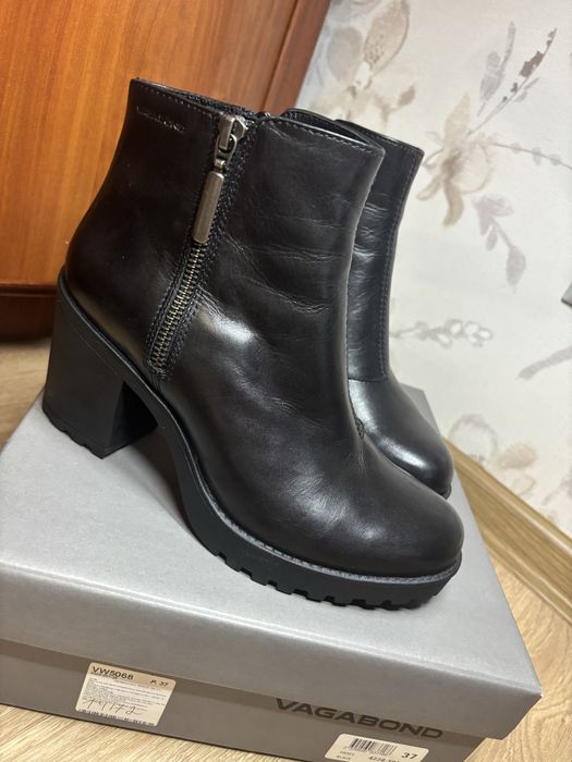 Черевички жіночі