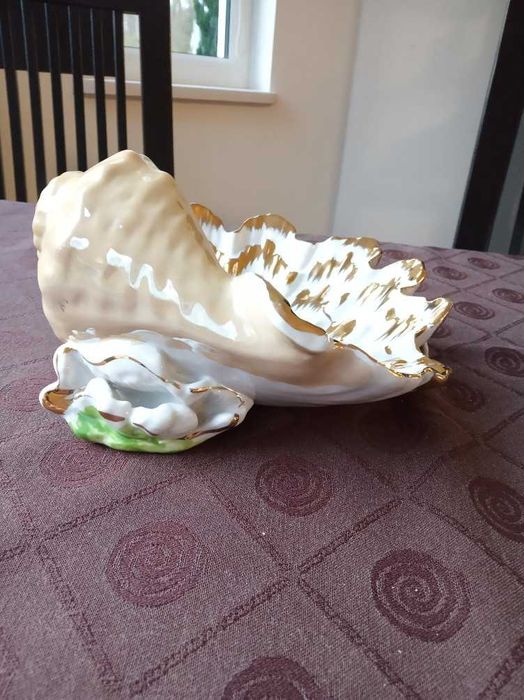 patera na owoce w kształcie muszli