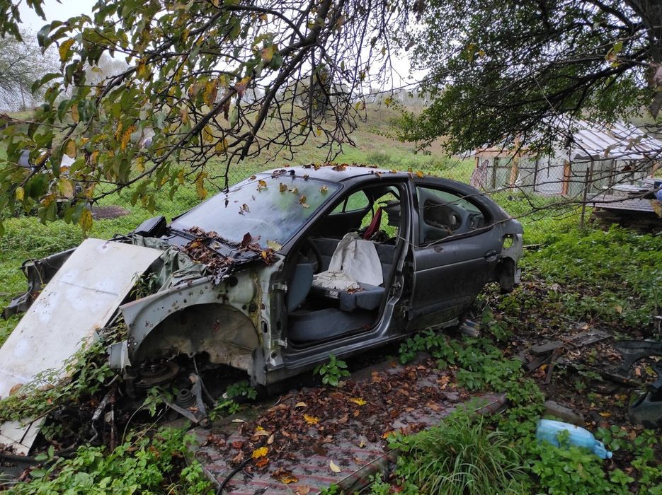 Рено Меган 1998р бензин 1.6