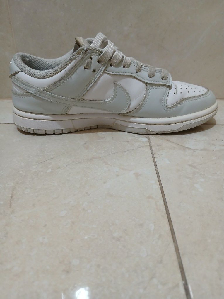 Nike dunk low cinzento.