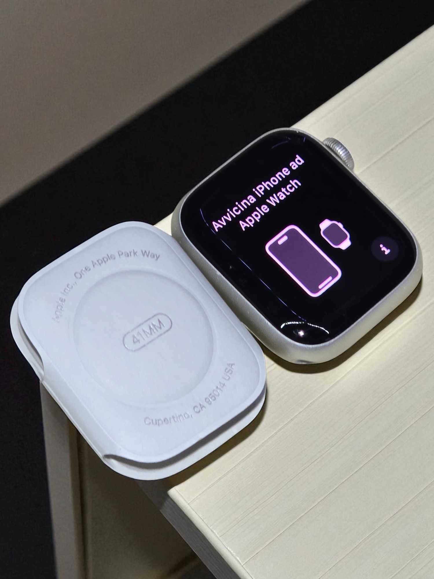 Apple Watch Series 7 GPS – 41mm Starlight + zestaw pasków